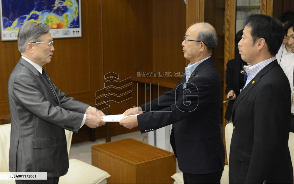 Governor, mayor lodge protest over Osprey deployment