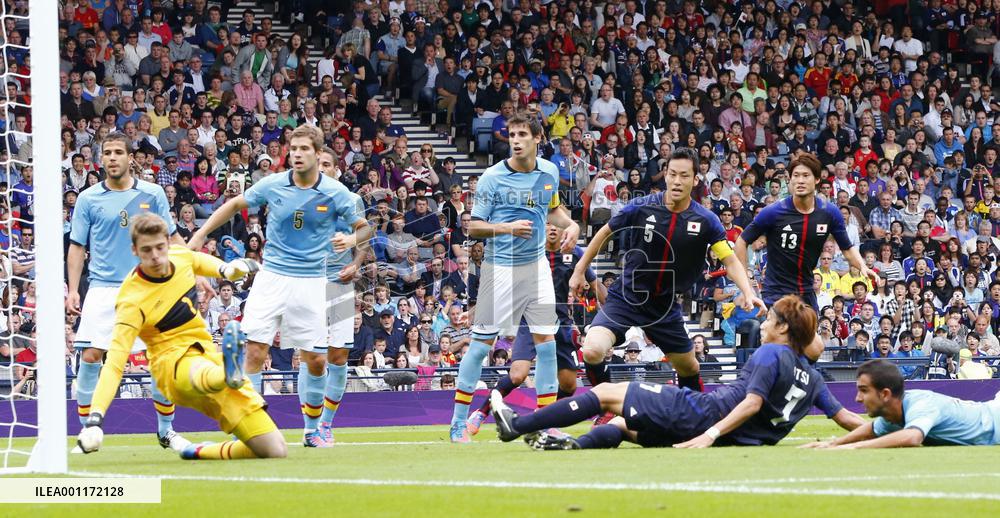Japan shock Spain in men's soccer for historic victory