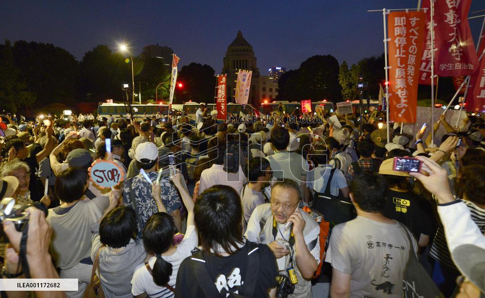 Weekly anti-nuclear demonstrations in Tokyo