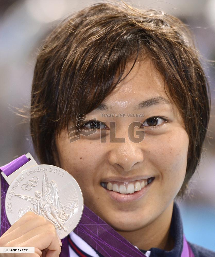 Suzuki wins silver in women's 200m breaststroke