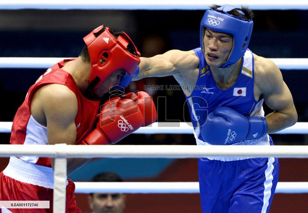 Japan's Murata reaches last 8 in middleweight boxing