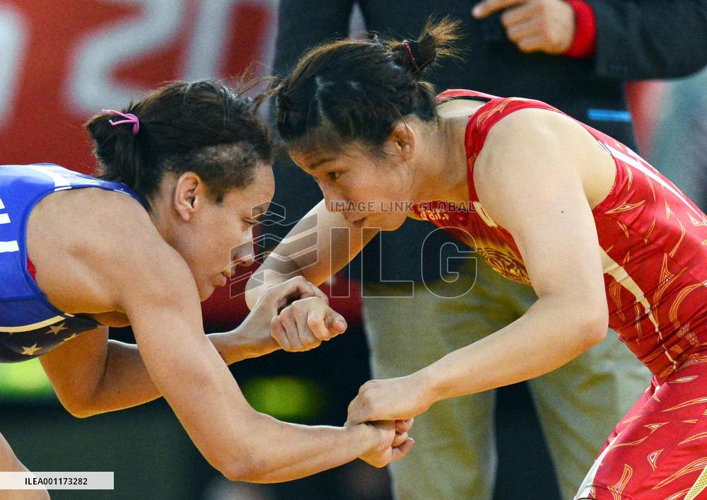 Yoshida snatches 3rd Olympic title