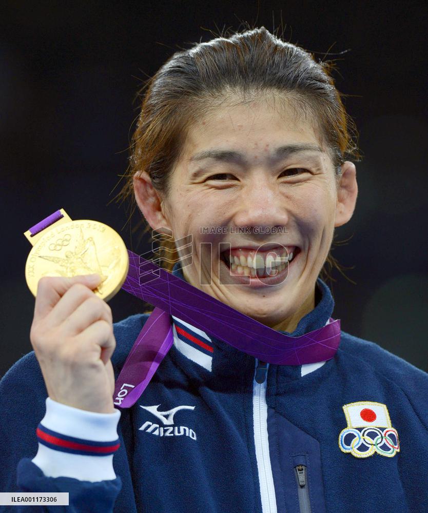 Yoshida snatches 3rd Olympic title in women's wrestling