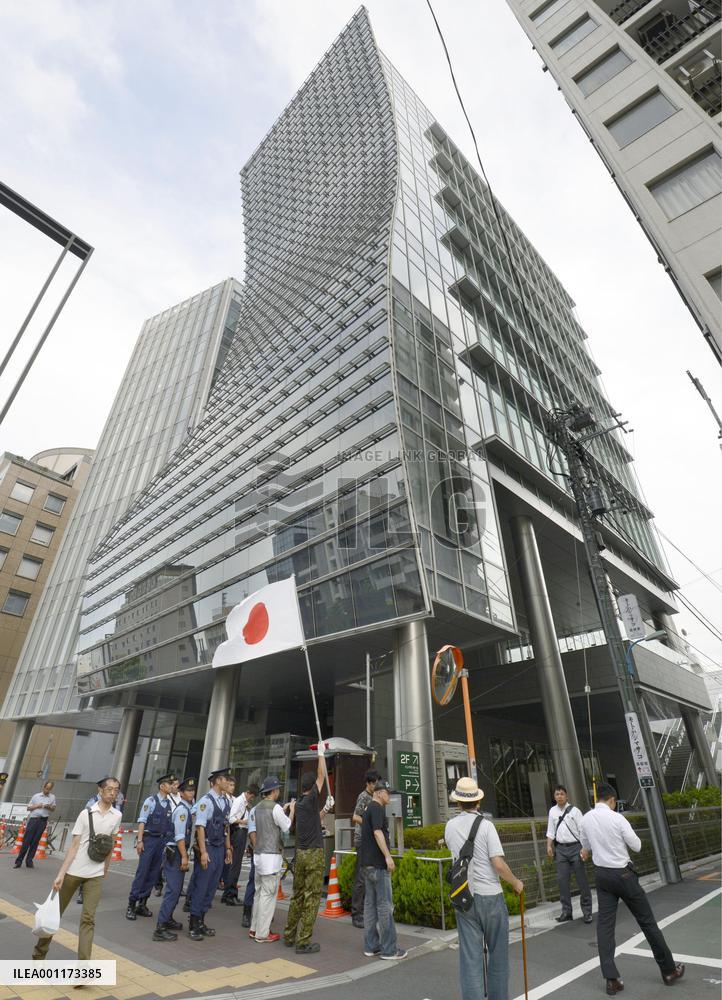 S. Korean President Lee visits disputed islets