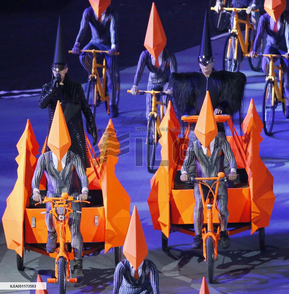 Curtain drawn on London Games, passes baton to Rio