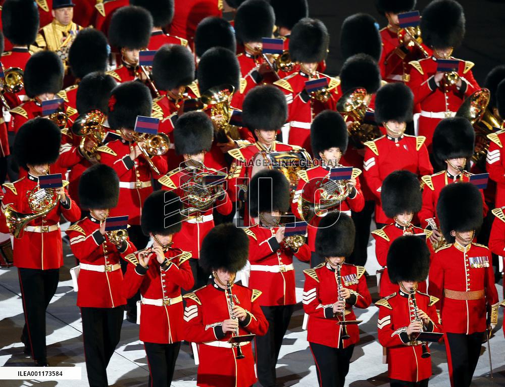 Curtain drawn on London Games, passes baton to Rio