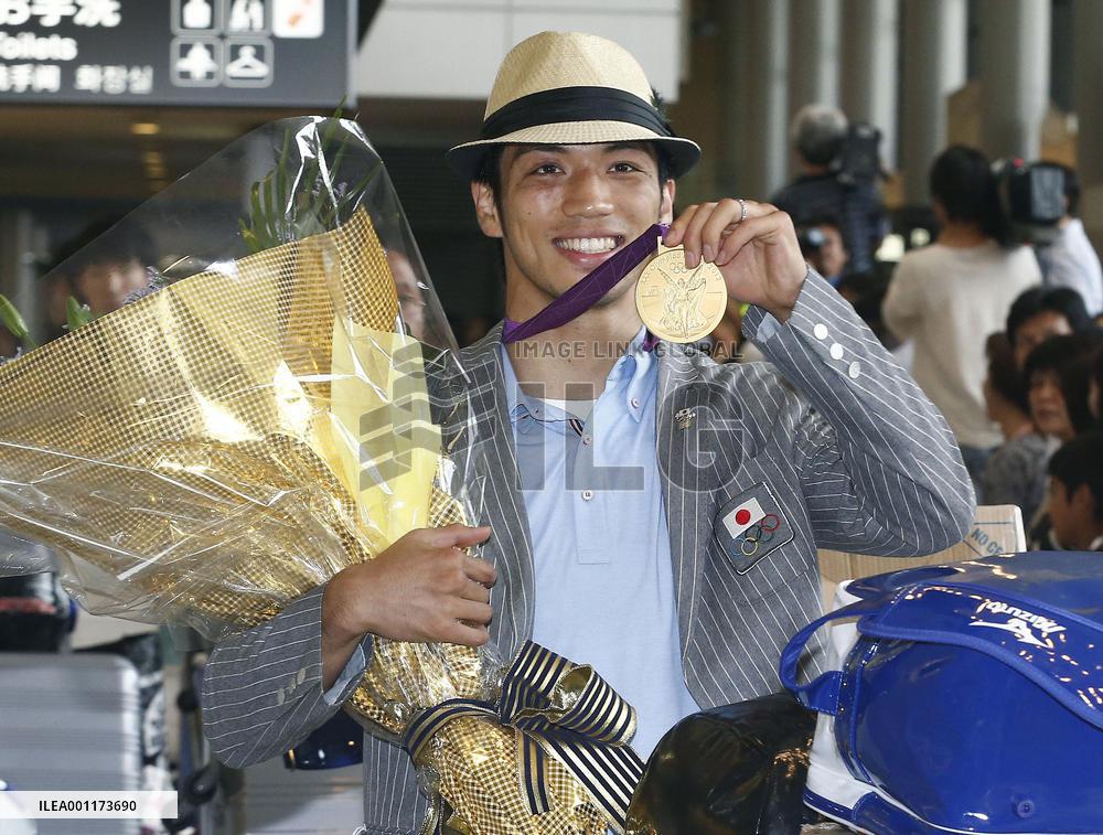 Japanese Olympic delegation arrives back in Japan