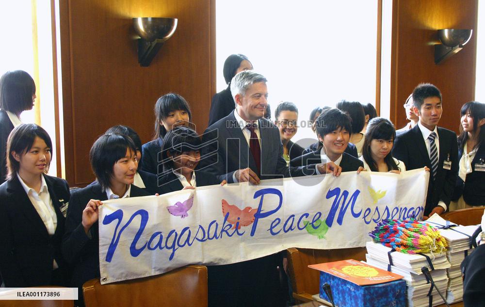 Japanese students in Geneva