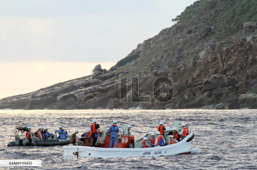 Tokyo gov't inspects Senkaku Islands