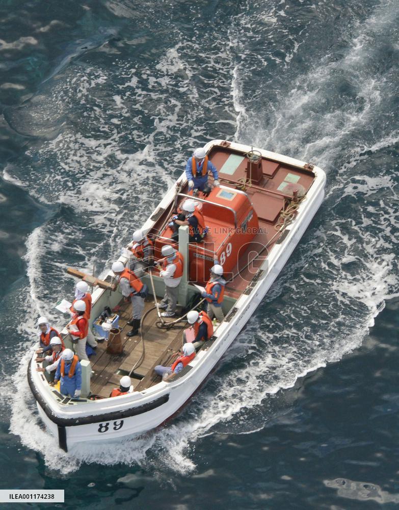 Tokyo gov't inspects Senkaku Islands