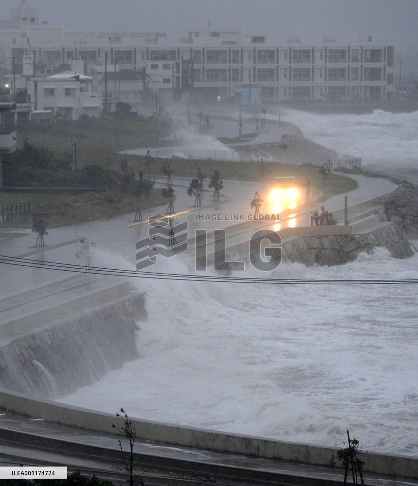Powerful typhoon approaching Okinawa