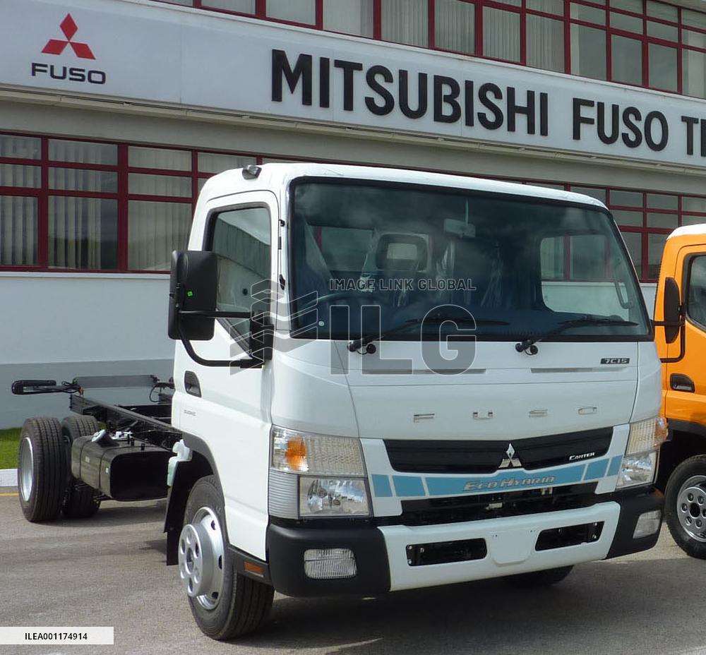 Mitsubishi Fuso's 1st hybrid car production overseas