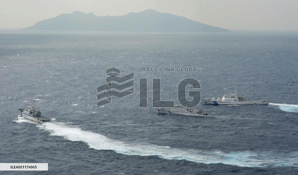 Chinese ships enter Japan's territorial waters near Senkakus
