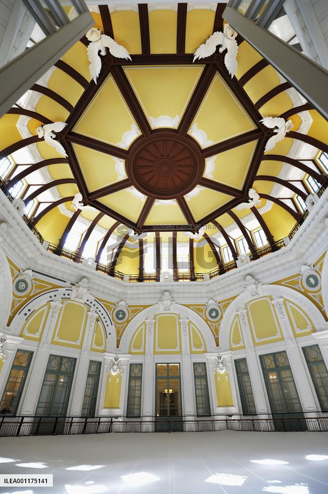 Red-brick Tokyo Station building reopens