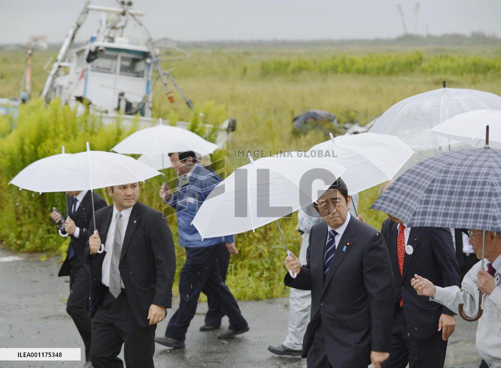 Japan opposition leader in Fukushima