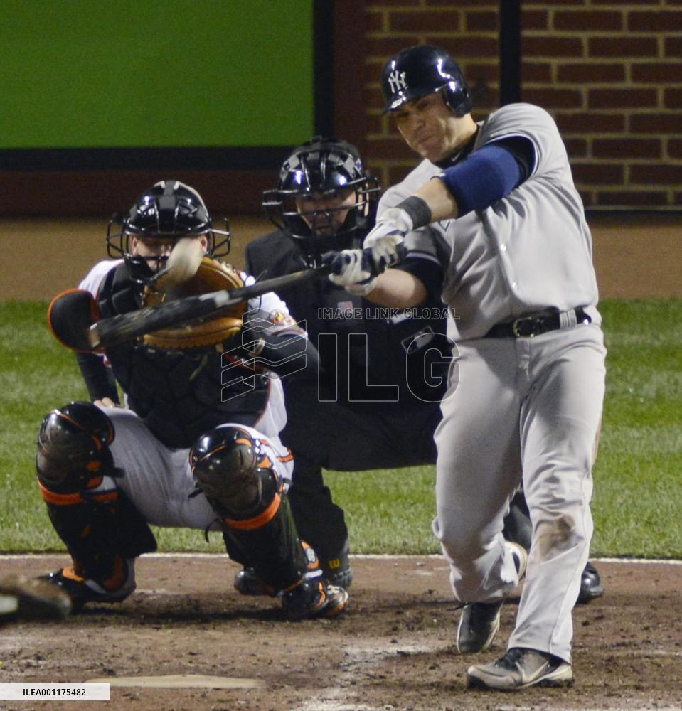 Yankees' Martin homers in playoff