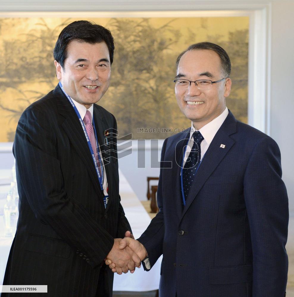 Japan, S. Korea finance chiefs
