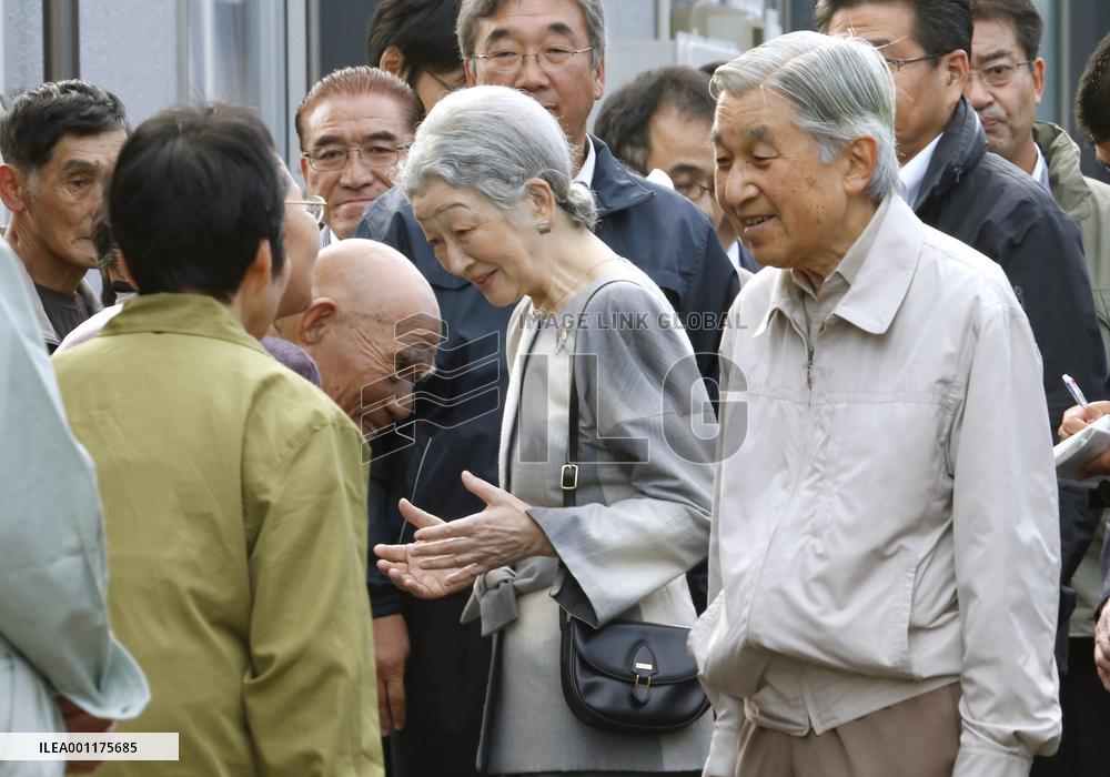 Emperor, empress visit village near Fukushima complex