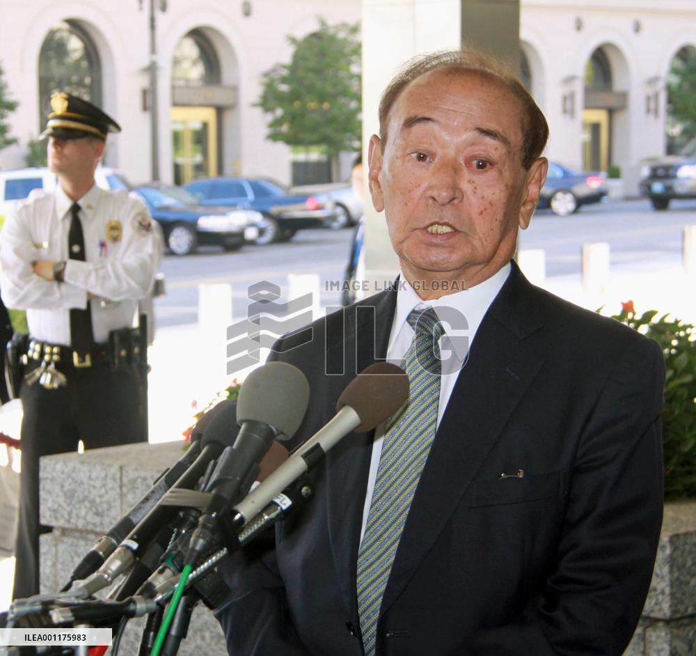 Okinawa gov. in U.S.