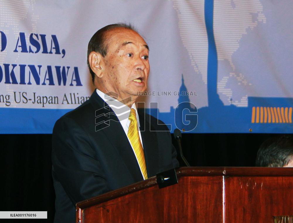 Okinawa governor in U.S.