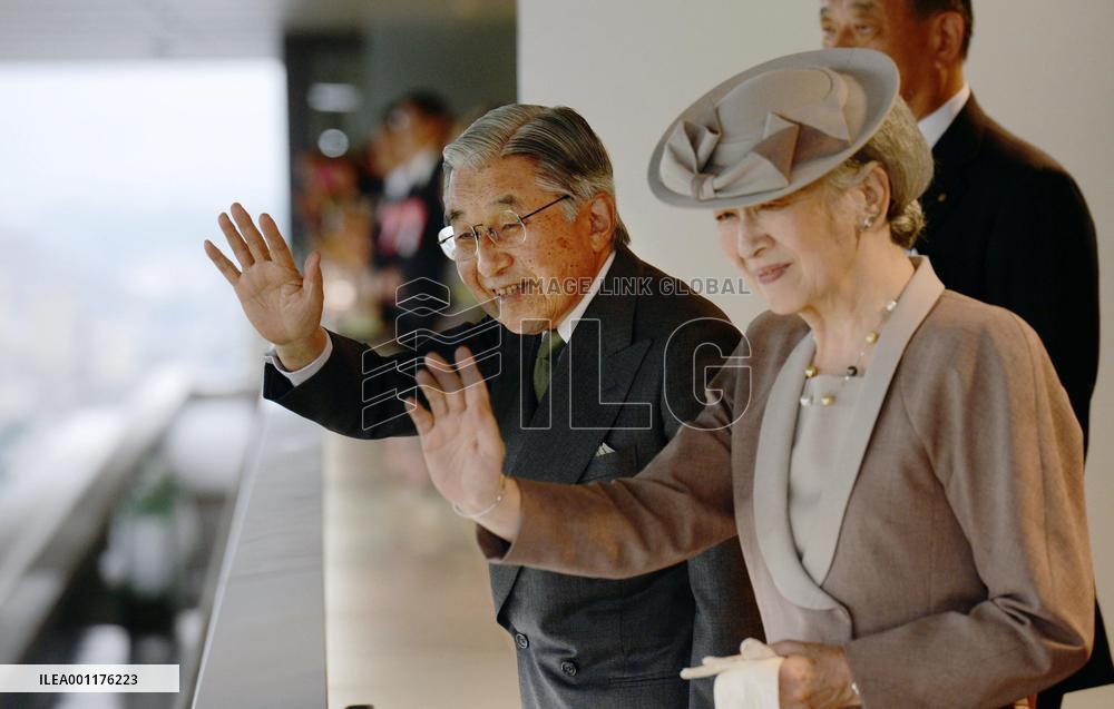 Eishin Flash wins Tenno-sho