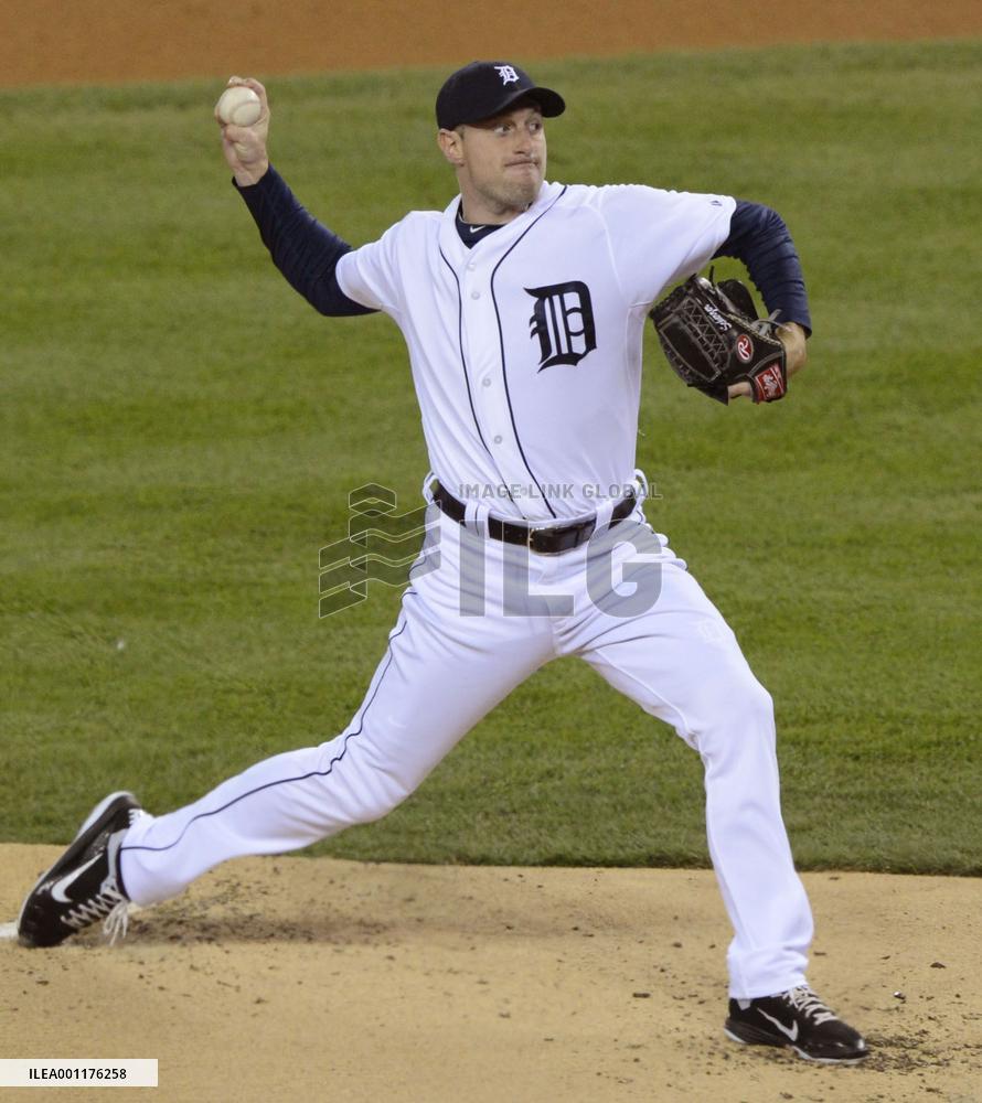 Giants sweep Tigers to win World Series