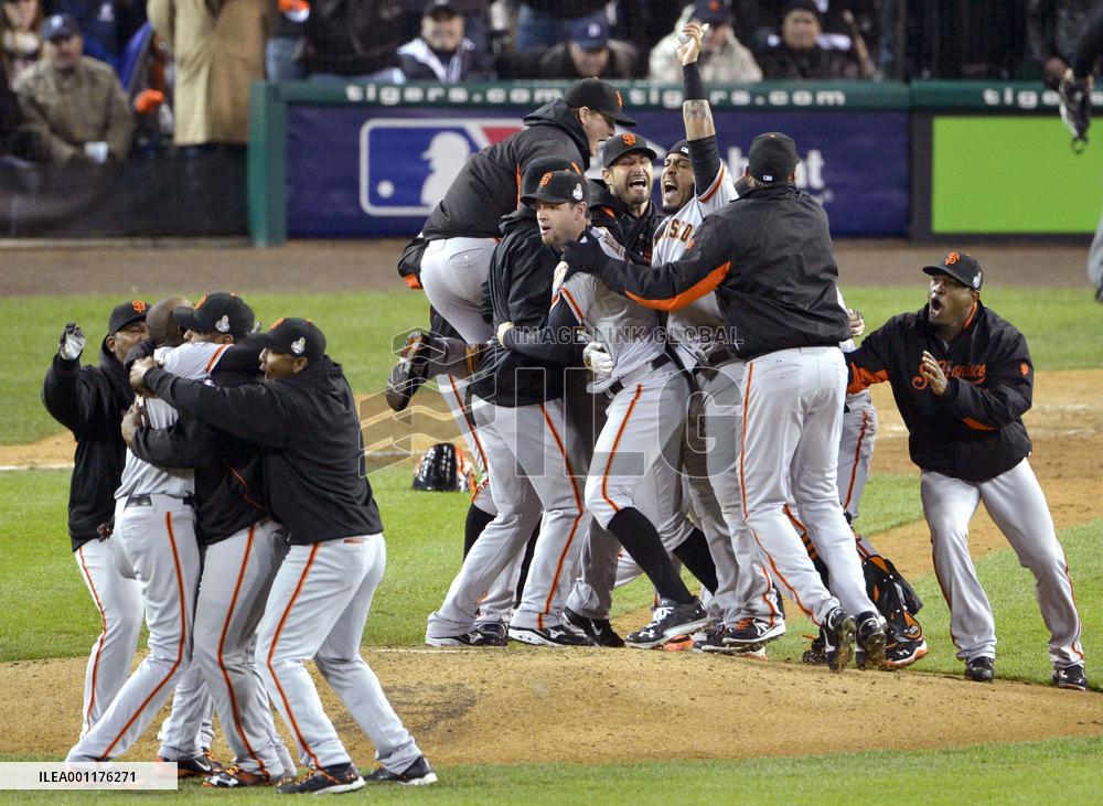 Giants sweep Tigers to win World Series