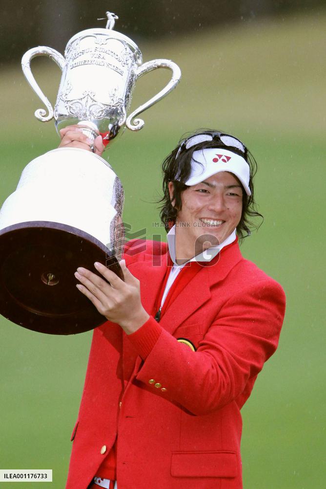 Ishikawa becomes youngest to register 10 JGTO victories