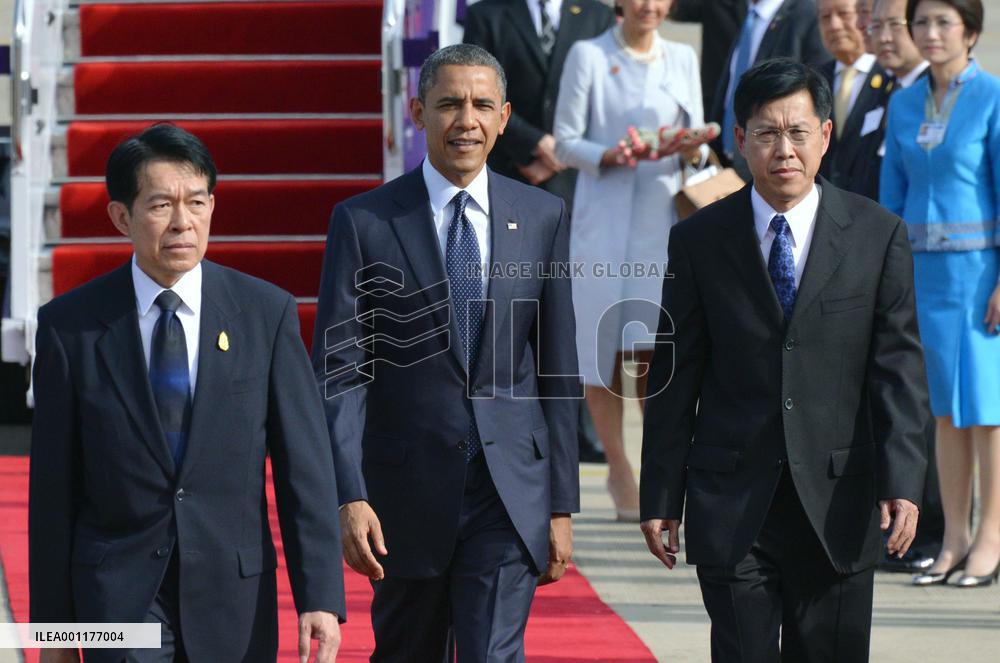 Obama arrives in Bangkok
