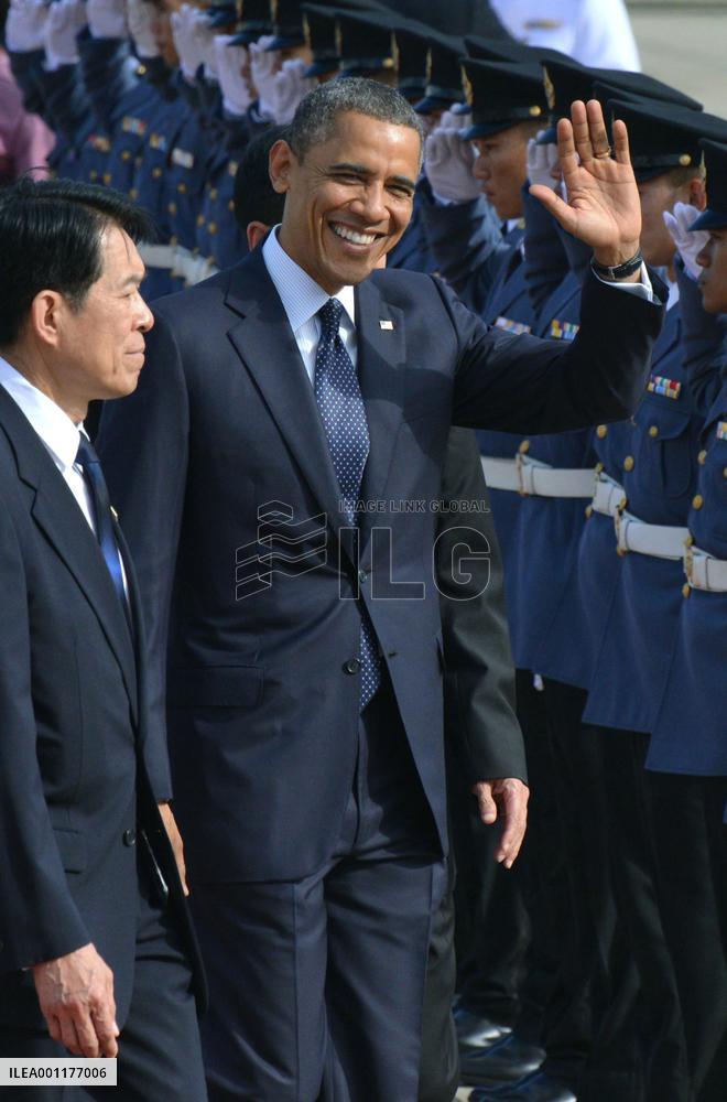 Obama arrives in Bangkok
