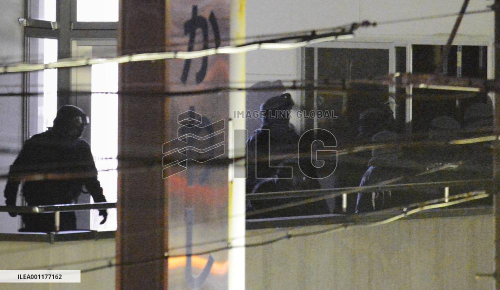 Man arrested in Aichi bank standoff, all hostages released