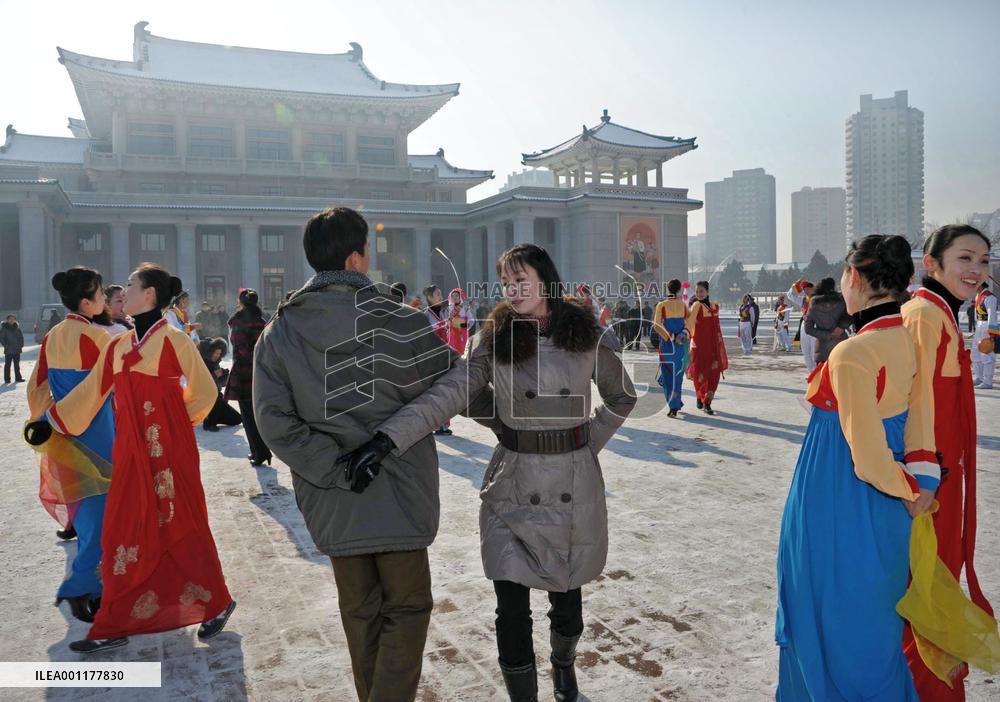 N. Korean citizens rejoice at success of satellite launch