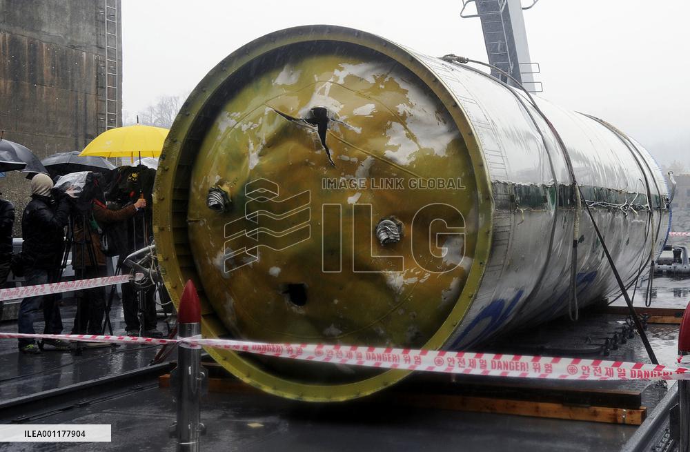 S. Korea retrieves debris of N. Korean rocket