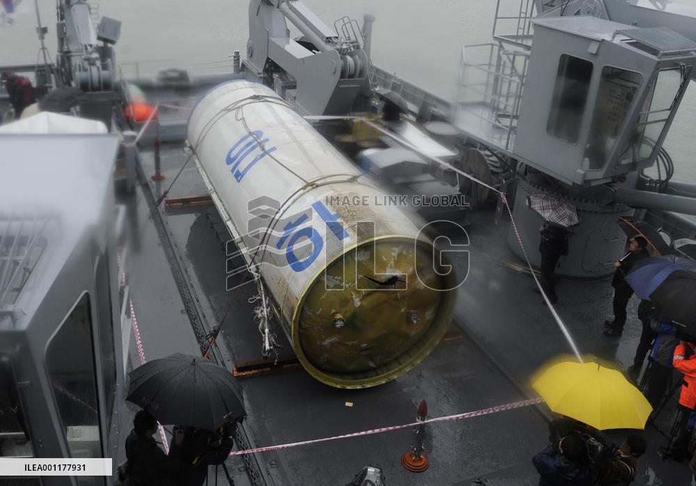 S. Korea retrieves debris of N. Korean rocket