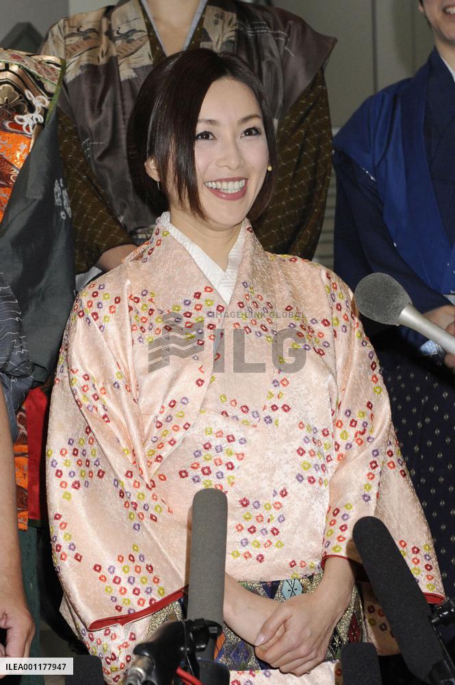 Actress Sakai returns to stage