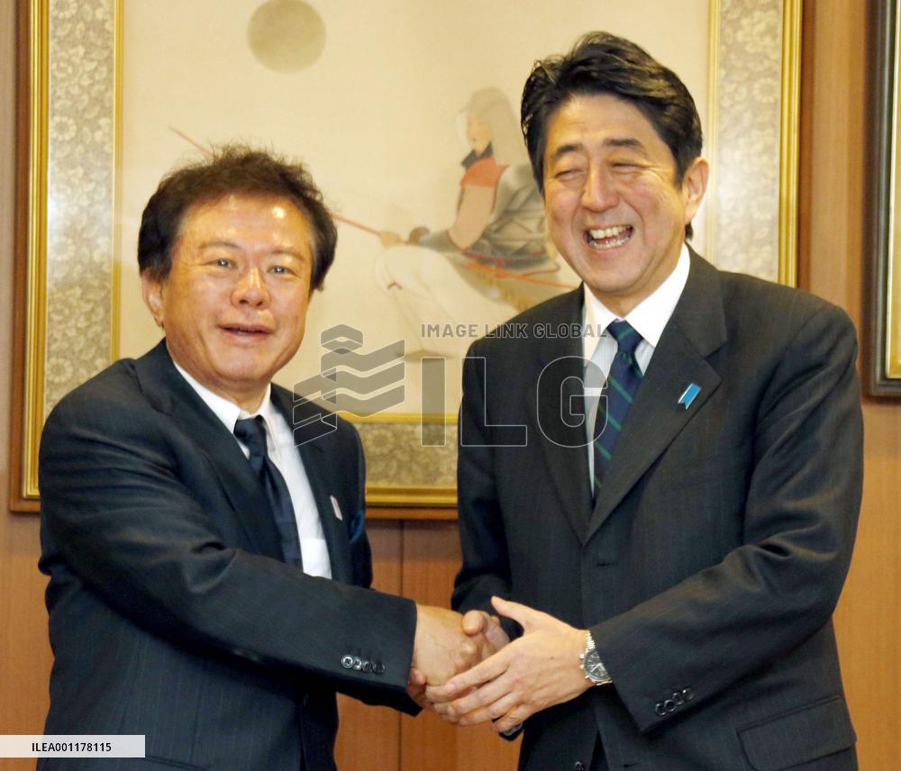 Abe, Tokyo Gov. Inose