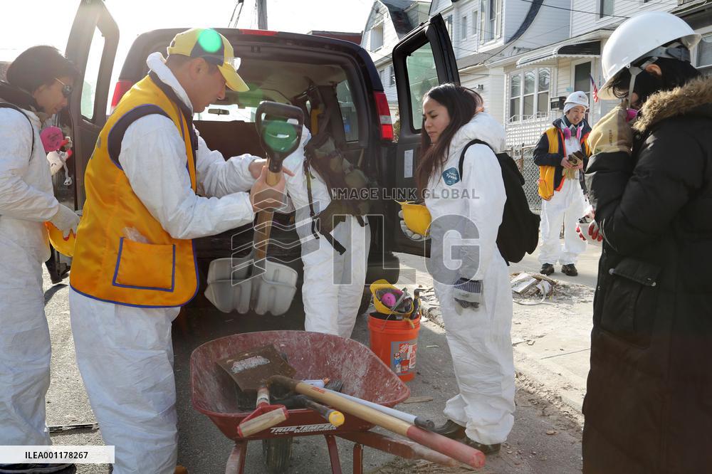 Japanese lend hand to N.Y. hurricane victims
