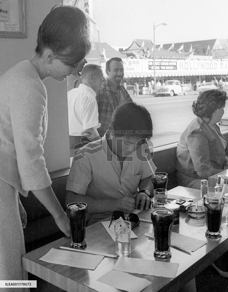 "Sukiyaki" singer in U.S.