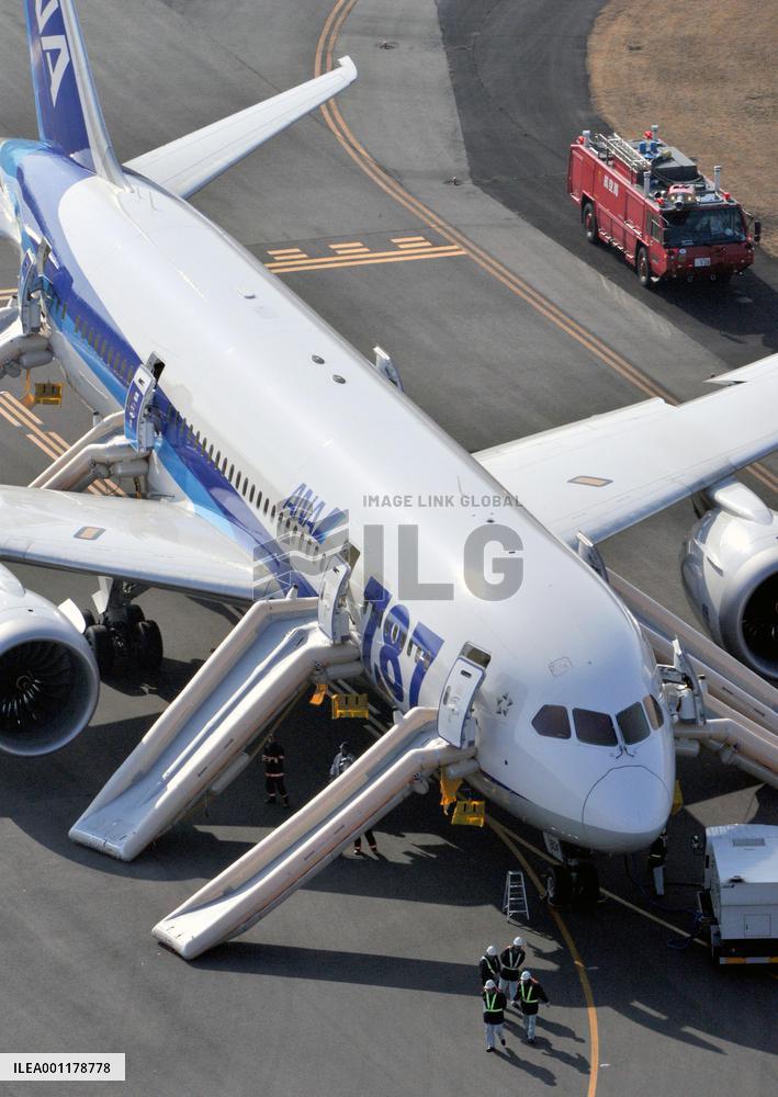 Boeing 787 makes emergency landing