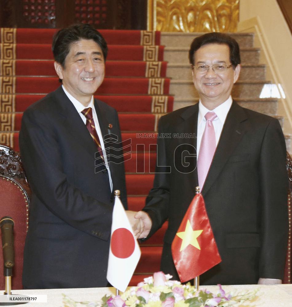 PM Abe in Vietnam