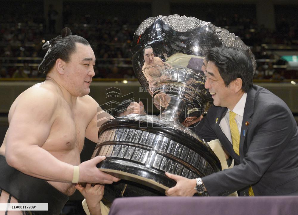 New Year Grand Sumo