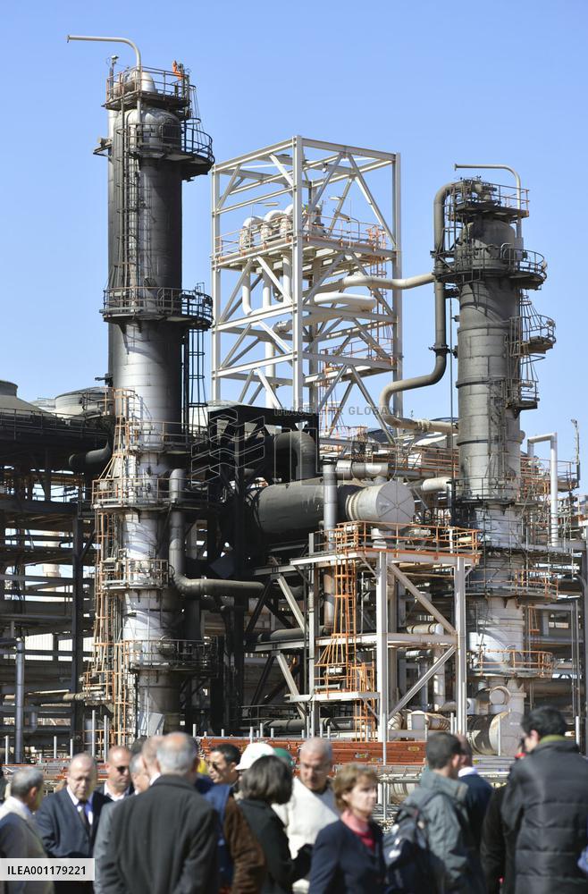 Algeria shows hostage crisis site to press