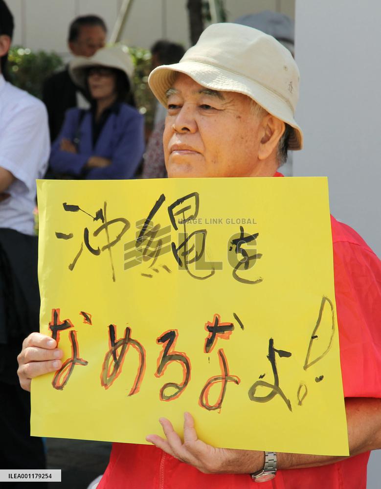 PM Abe visits Okinawa