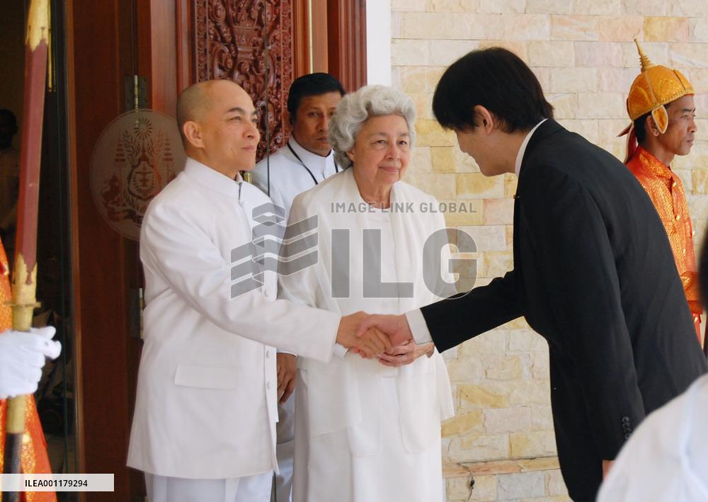 Prince Akishino, Cambodia's King Sihamoni