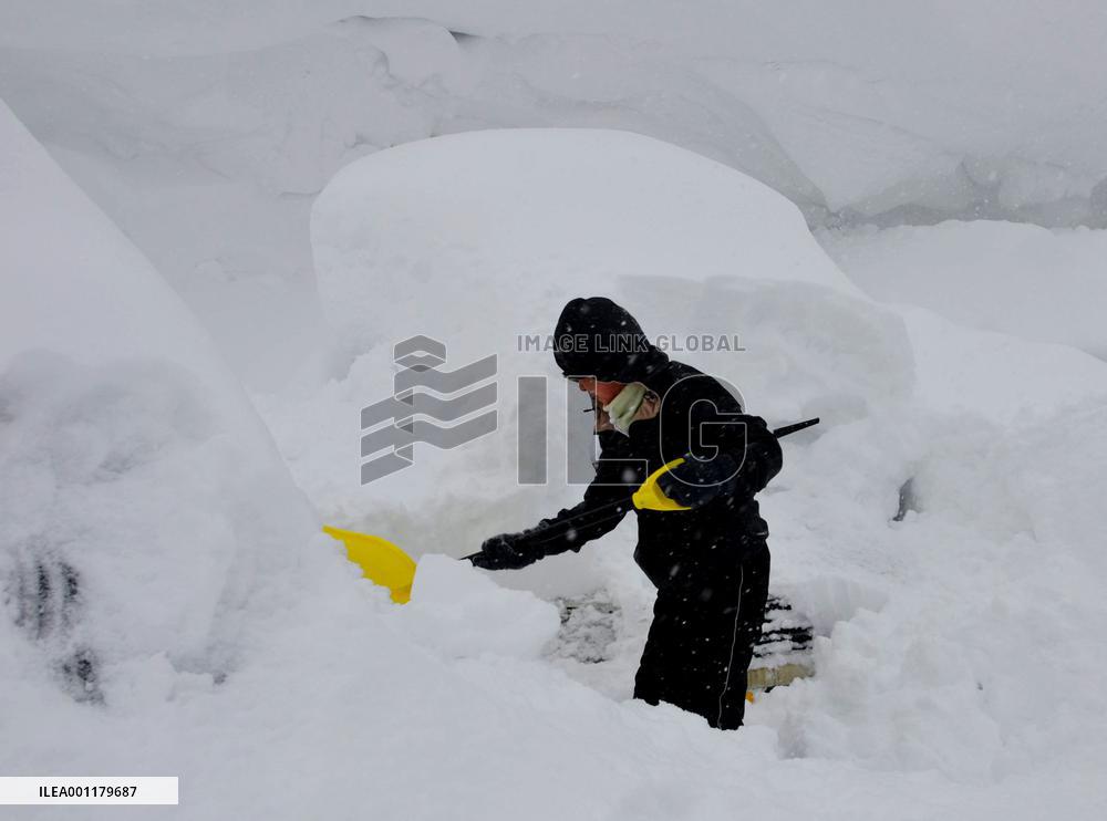 Record snow in Aomori