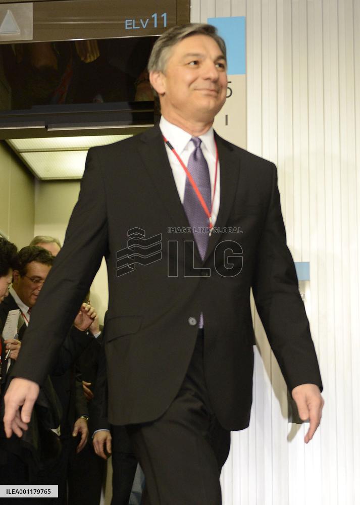 Boeing explains plan to fix 787 battery problem