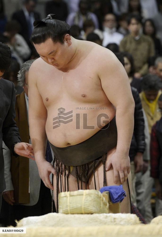 Hakuho caps title at 15-0 for record 9th time