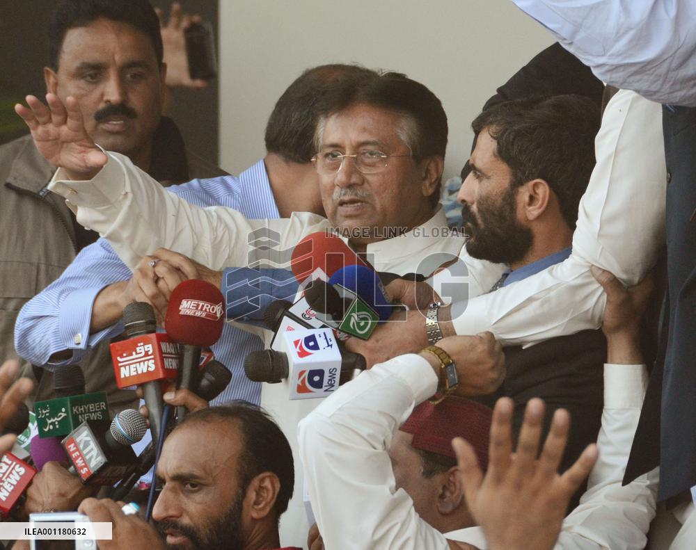 Musharraf returns to Pakistan