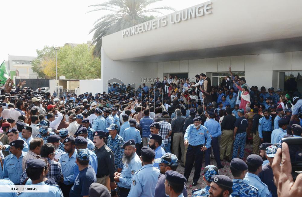 Musharraf returns to Pakistan