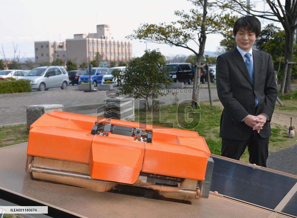 Solar panel cleaner robot